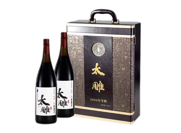温州回收太雕黄酒咸亨酒店太雕黄酒2006年冬酿1.8KG*2礼盒装绍兴黄酒行情价格
